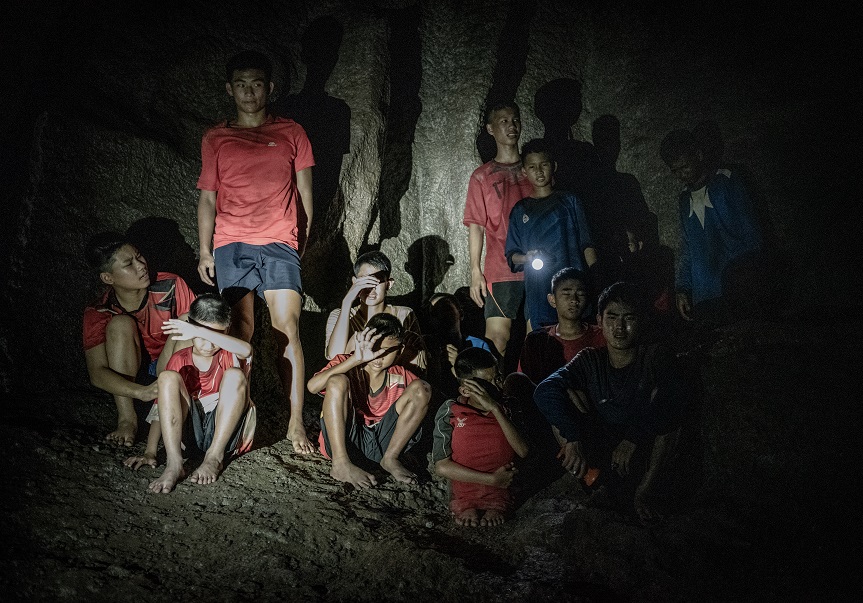 《奇蹟救援》還原轟動全球「泰國少年足球隊被困事件」搜救行動躍上大銀幕！