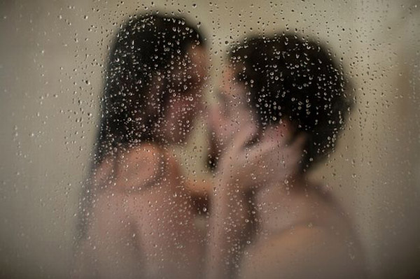 鴛鴦浴跟你想的不一樣！女生和你一起洗澡時的內心OS，「這樣做」小心被白眼！
