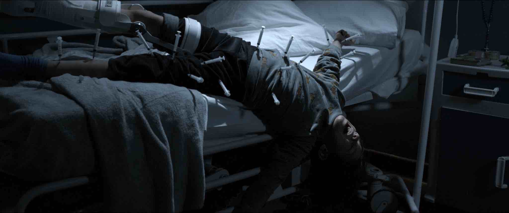 《6號鬼病床》20支針頭插滿身、頭部遭電擊，男童遭虐畫面超駭人！