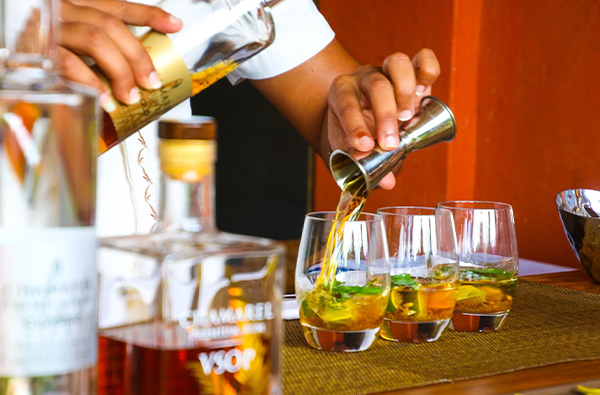 最受歡迎「經典調酒」TOP 10，莫西多、馬丁尼……每款都是酒吧人氣王！ 