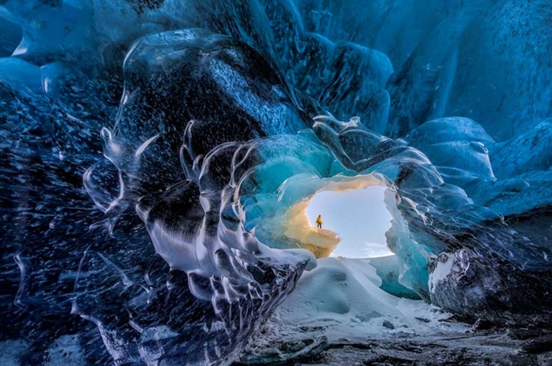 冰島絕美湛藍冰洞，這輩子最值得賭命去看的美景！