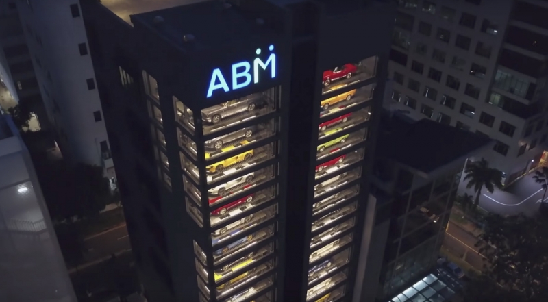 15層樓高的汽車自動販賣機可曾見過？新加坡Autobahn Motors獲「全球最大販賣機」美稱！
