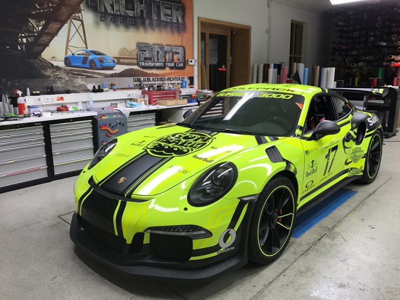 竭盡所能的炫耀愛車，晚上會發光的Porsche 911 GT3 RS？