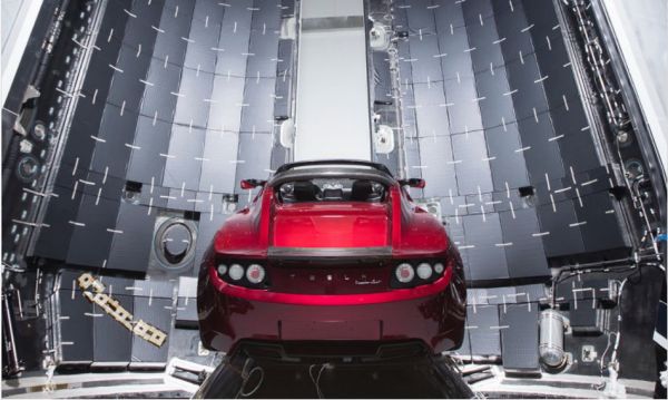 真的飛上青天了！Tesla Roadster的火星之旅正式啟航！