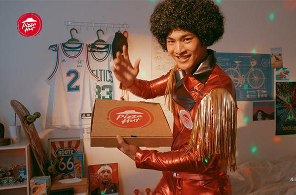不慶祝嗎？ Pizza Hut 首位品牌大使「必勝哥」預告將不定期發送「驚喜」！