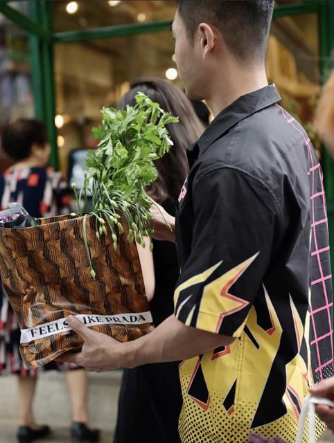 滿人民幣20元就送品牌限量紙袋，賺！