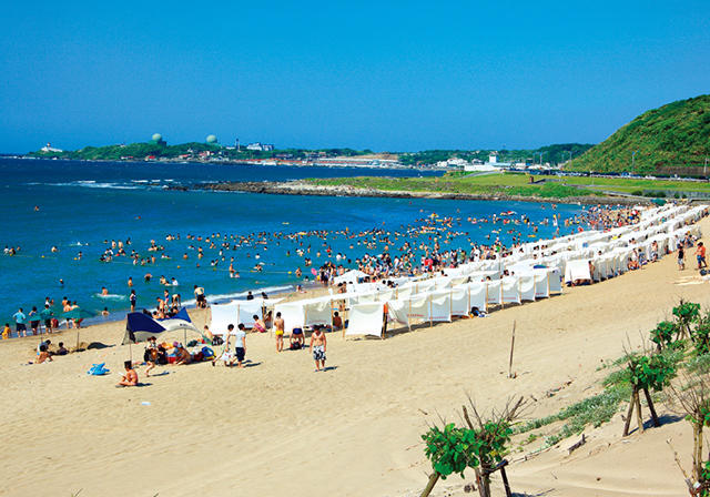 夏天就是要玩水!北台灣 6 處「絕美沙灘」旅遊推薦,大方秀出好身材吧!